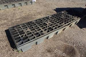 lot 678 image: Gator 28704 4 Drum In Line Spill Control Pallet