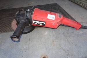 lot 689 image: Hilti HG 700 15 Amp 7 Corded Angle Grinder - Diamond Blade