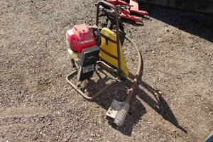 lot 690 image: Oztec BP-35 Backpack Honda 4 Stroke Gas Powered Concrete Vibrator