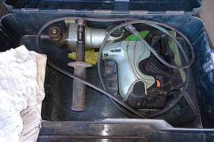 lot 698 image: BROKEN Hitachi DH 40FR Corded Rotary Hammer Drill