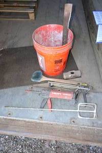 lot 699 image: Bucket with Assorted Tools - Hilti Adhesive Dispenser