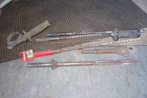 lot 700 image: Assorted Bits and Handle for Rotary Hammer Drills
