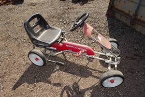 lot 685 image: Radio Flyer Pedal Car Ride On Toy