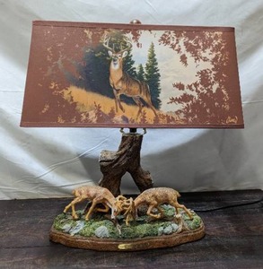 lot 32 image: Bradford Exchange The Challenge Lamp