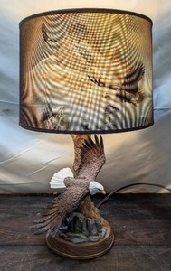 lot 40 image: Lamp With Eagle