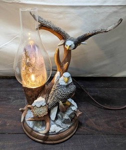 lot 50 image: Bradford Exchange Natures Wonders Lamp
