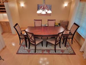 lot 5 image: Contemporary Family Dining Set