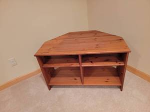 lot 45 image: Oak Entertainment Stand