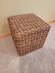 lot 25 image: Jute Weave Cube