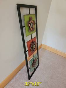 lot 85 image: Metal Flower Decor Wall Hanging