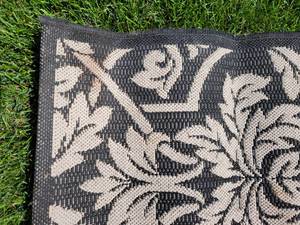lot 41 image: Damask Pendent Pattern Outdoor Rug