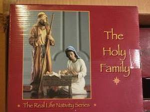 lot 113 image: Inspiring Ceramic Nativity Scene Set