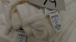lot 79 image: 2 Pack Plush Throw Blankets Twin XL