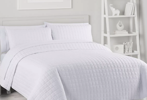 lot 62 image: King White  The Big One Garment Washed Quilt Set with Shams 081806728237
