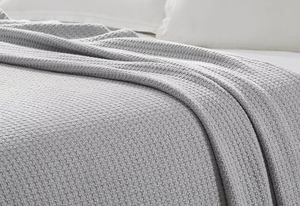 lot 97 image: King Gray Allure Elements Thermal Waffle Weave Blanket 645470207384