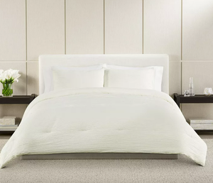 lot 100 image: Enjoy Home King Comforter