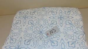 lot 103 image: Full Sonoma Goods For Life Embroidered Bedspread 811032037328