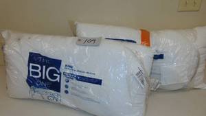 lot 109 image: King 2 Pack The Big One Microfiber Pillow
