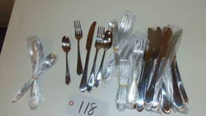 lot 118 image: Food Network Astor 65-pc. Flatware Set 079363143488