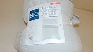 lot 102 image: Full Queen Gray The Big One Garment Washed Quilt Set with Shams 081806648375