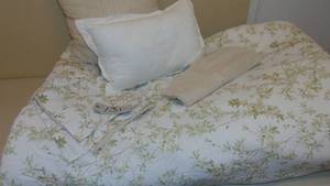 lot 131 image: King Laura Ashley Branch Toile 7-piece  Comforter Set