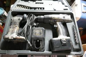 lot 14 image: Camo drill and light set