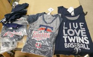 lot 17 image: 9 ladies Large tank tops - MN Twins - New