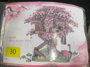 lot 30 image: Miniature lego kit for adults - Cherry Blossom tree
