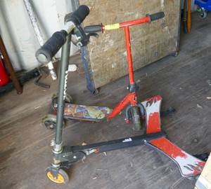 lot 46 image: 2 razor scooters