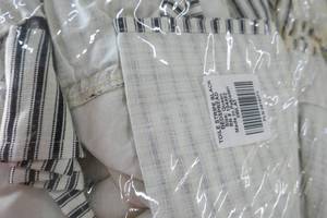 lot 54 image: Black and White bedspread 90x110 Queen