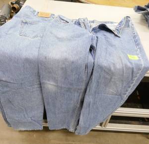 lot 56 image: 2 Pair Levis 550 jeans 38x32