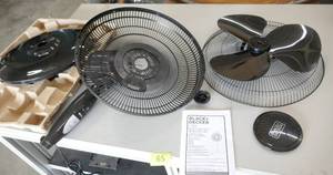 lot 65 image: Black and Decker fan - Missing the pole