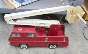 lot 102 image: Tonka Fire Truck