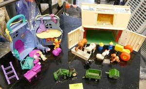 lot 105 image: Fisher Price barn and Winnie the Pooh house