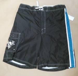 lot 109 image: 2 mens Large Shorts