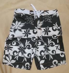 lot 110 image: 2 Mens 2XL Hawaiian shorts