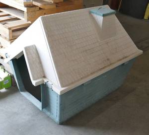 lot 121 image: Dog House