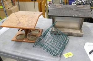 lot 126 image: 3 bird feeders