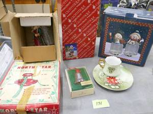 lot 131 image: A whole bunch of Christmas dcor