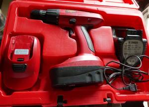 lot 135 image: 18V cordless drill and charger - works