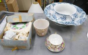 lot 139 image: Lot of vintage cups and saucers and pitcher and bowl