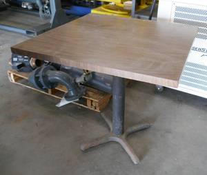lot 146 image: Square lunch table 30x30