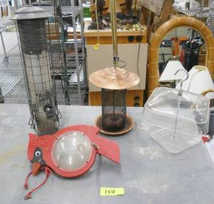 lot 154 image: 4 bird feeders