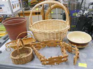 lot 177 image: Baskets and bowls