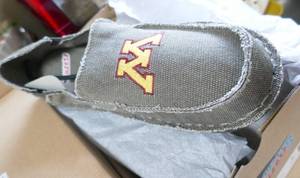 lot 183 image: New Mens 8 Medium Minnesota Gophers shoes