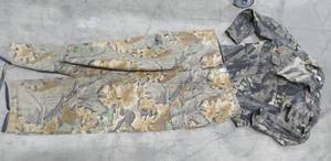 lot 212 image: Mens Large Camo shirt and pants