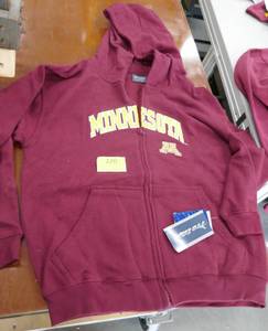 lot 220 image: Youth 1214 zip up sweatshirt hoodie