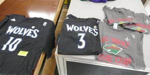 lot 232 image: 5 Adult Large tshirts