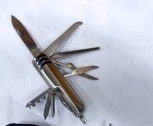 lot 44 image: 4 Multi-function pocket camping knives