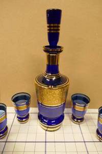 lot 248 image: Beautiful Cobalt Blue Liquor Decanter and 6 glasses